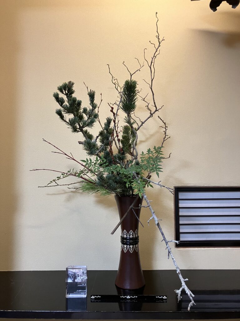 tea tearoom teaceremony 奈良 茶道 体験 nara 三五夜 さんごや 三五屋 茶会 茶室 隠れ家 にじり口 炭 風炉 掛軸 茶道具 JR奈良駅 駅前 月釜 徒歩圏内 奈良県 奈良市 三網田 濃茶 薄茶 続き薄 茶道具 茶道具販売 8月 葉月 八月 広間 夏 観光 奈良新名所 奈良県 伝統文化 日本文化 少人数制 小寄せ ゆったり 濃茶 薄茶 各服点て 上生菓子 干菓子 JR奈良駅 駅前 牧田旬加 出張料理人 出張料理 京料理 割烹 カウンター 懐石料理 膳 椀物 一献 料理教室 素麺 そうめん 三輪そうめん 三輪素麺 にゅうめん 柿の葉寿司 寿司 奈良名産 名産品 奈良土産 食材 地元 月釜 茶会 小寄せ茶会 小間 にじり口 本格的 茶道 茶の湯 茶事 茶道具 薄茶器 奈良道具 練香 和菓子 上生菓子 パンプキンプリン 限定カフェ 隠れ家カフェ 予約制 カウンター席 カウンター パン 抹茶 奈良 なら nara 三五夜 三五屋 さんごや sangoya 隠れ家 サロン 茶の湯 茶道 煎茶道 煎茶道体験 煎茶道教室 教室 和の稽古 お稽古 習い事 茶会 月釜 濃茶 各服点て 薄茶 上生菓子 干菓子 和菓子 ほっこり のんびり 奈良の秘密スポット JR奈良 奈良駅 旧奈良駅駅舎 駅前 駅近 徒歩2分 徒歩圏内 古民家 古民家リノベーション 改装 和室 大正レトロ レトロモダン 料亭 茶室 にじり口 小間 広間 座敷 茶事 表千家茶道 表千家茶道教室 古典 奈良市三条町 伝統 茶道具 アフターコロナ 感染予防対策 ワクチン接種済 ワクチン接種証明 香会 雅楽 日本舞踊 個別レッスン 初心者歓迎 堂後茶道教室 堂後宗邑 ならまち 奈良町 表千家 表千家茶道教室 月釜 茶会 小寄せ茶会 小間 にじり口 本格的 茶道 茶の湯 茶事 正午の茶事 茶事教室 寄付き 出会い 蹲踞 蹲 炭点前 初炭 点前 盆香合 タイ王室 羅国 香木 五味六国 沈香 高台寺蒔絵 炉縁 抱清棚 八寸 千鳥 千鳥の盃 懐石料理 本懐石 盃事 大講堂釜 炉 名残 にじり口 牧田旬加 料理人 和食 出張料理 間借り 割烹 台所方 包丁方 料理方 初釜 雑煮 白味噌雑煮 料亭 美味しい 正月 初詣 奈良の正月 夜咄 二月 冬の茶事 いけばな 生け花 華道 華道教室 いけばな教室 生け花教室 山村御流 円照寺 雲龍梅 ウンリュウバイ 三光松 サンコウマツ レッドウィロー 椿 ツバキ つばき 雪月花 五葉松 ゴヨウマツ 千両 千両 梅ズワエ ずわい 梅 仏手柑 柿 隼人瓜 ハヤトウリ 吉祥草 キッショウソウ 苫朴 生駒敦 生駒瓢 華道家 アーティスト フラワーワレンジメント フラワーアーティスト 正月 新春 初釜 雑煮 お雑煮 白味噌 初詣 春日大社 東大寺 奈良の神社 奈良の寺 令和八年 2026年 午年 三幅対 床の間 日本家屋 和室 正月の設え 正月花 いけばな 華道 いけばな教室 丙午 吉兆笹 十日戎 五日戎 日本家屋 和室 待合
椿餅 鹿 赤膚焼