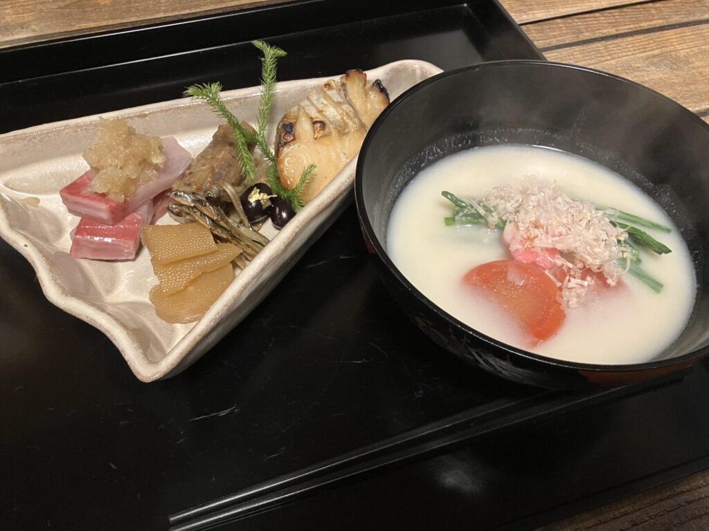 tea tearoom teaceremony　奈良　茶道　体験　nara 三五夜　さんごや　三五屋　茶会　茶室　隠れ家　にじり口　炭　風炉　掛軸　茶道具　JR奈良駅　駅前　月釜　徒歩圏内　奈良県　奈良市　三網田　濃茶　薄茶　続き薄　茶道具　茶道具販売　8月　葉月　八月　　広間　夏　観光　奈良新名所　奈良県　伝統文化　日本文化　少人数制　小寄せ　ゆったり　濃茶　薄茶　各服点て　上生菓子　干菓子　JR奈良駅　駅前　牧田旬加　出張料理人　出張料理　京料理　割烹　カウンター　懐石料理　膳　椀物　一献　料理教室　素麺　そうめん　三輪そうめん　三輪素麺　にゅうめん　柿の葉寿司　　寿司　奈良名産　名産品　奈良土産　食材　地元　月釜　茶会　小寄せ茶会　小間　にじり口　本格的　茶道　茶の湯　茶事　　茶道具　薄茶器　奈良道具　　練香　和菓子　上生菓子　パンプキンプリン　限定カフェ　隠れ家カフェ　予約制　カウンター席　カウンター　パン　抹茶　奈良　なら　nara　三五夜　三五屋　さんごや　sangoya　隠れ家　サロン　茶の湯　茶道　煎茶道　煎茶道体験　煎茶道教室　教室　和の稽古　お稽古　習い事　茶会　月釜　濃茶　各服点て　薄茶　上生菓子　干菓子　和菓子　ほっこり　のんびり　奈良の秘密スポット　JR奈良　奈良駅　旧奈良駅駅舎　駅前　駅近　徒歩2分　徒歩圏内　古民家　古民家リノベーション　改装　和室　大正レトロ　レトロモダン　料亭　茶室　にじり口　小間　広間　座敷　茶事　表千家茶道　表千家茶道教室　古典　奈良市三条町　伝統　茶道具　　アフターコロナ　感染予防対策　ワクチン接種済　ワクチン接種証明　　香会　雅楽　日本舞踊　個別レッスン　初心者歓迎　堂後茶道教室　堂後宗邑　ならまち　奈良町　表千家　表千家茶道教室　 月釜　茶会　小寄せ茶会　小間　にじり口　本格的　茶道　茶の湯　茶事　正午の茶事　茶事教室　寄付き　出会い　蹲踞　蹲　炭点前　初炭　点前　盆香合　タイ王室　羅国　香木　五味六国　沈香　高台寺蒔絵　炉縁　抱清棚　八寸　千鳥　千鳥の盃　懐石料理　本懐石　盃事　大講堂釜　炉　名残　にじり口　牧田旬加　料理人　和食　出張料理　間借り　割烹　台所方　包丁方　料理方　　初釜　雑煮　白味噌雑煮　料亭　美味しい　正月　初詣　奈良の正月　夜咄　二月　冬の茶事 いけばな　生け花　華道　華道教室　いけばな教室　生け花教室　山村御流　円照寺　雲龍梅　ウンリュウバイ　三光松　サンコウマツ　レッドウィロー　椿　ツバキ　つばき　雪月花　五葉松　ゴヨウマツ　千両　千両　梅ズワエ　ずわい　梅　仏手柑　柿　隼人瓜　ハヤトウリ　吉祥草　キッショウソウ　苫朴　生駒敦　生駒瓢　華道家　アーティスト　フラワーワレンジメント　フラワーアーティスト　　正月　新春　初釜　雑煮　お雑煮　白味噌　初詣　春日大社　東大寺　奈良の神社　奈良の寺　令和八年　2026年　午年