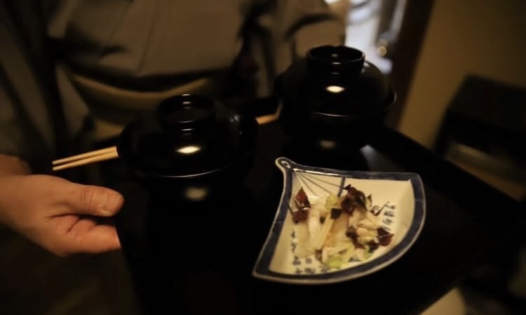 奈良　茶道　体験　nara 三五夜　さんごや　三五屋　茶会　茶室　隠れ家　にじり口　炭　風炉　掛軸　茶道具　JR奈良駅　駅前　月釜　徒歩圏内　奈良県　奈良市　三網田　濃茶　薄茶　続き薄　茶道具　茶道具販売　8広間　夏　観光　奈良新名所　奈良県　伝統文化　日本文化　少人数制　小寄せ　ゆったり　濃茶　薄茶　各服点て　上生菓子　干菓子　JR奈良駅　駅前　牧田旬加　出張料理人　出張料理　京料理　割烹　カウンター　懐石料理　膳　椀物　一献　料理教室　素麺　そうめん　三輪そうめん　三輪素麺　にゅうめん　柿の葉寿司　　寿司　奈良名産　名産品　奈良土産　食材　地元　鯖寿司　　人気　本葛　　はも素麺　葛切り　　茶花　茶道　matcha teaceremony　完全予約制　隠れ家 京都　グルメ　日本料理　懐石料理　茶懐石　レストラン　ポップアップ　 popup 期間限定　日曜のみオープン　一日だけ　じんぐうみち　レンタルキッチン　シェアキッチン　京都岡崎　平安神宮前　萬樹　うどん　四つ碗　八寸　薄茶