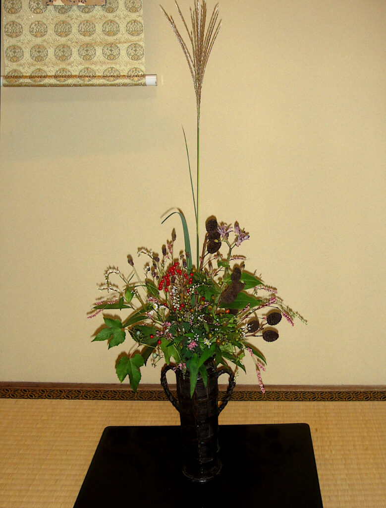 奈良　なら　nara　三五夜　三五屋　さんごや　sangoya　隠れ家　サロン　茶の湯　茶道　煎茶道　煎茶道体験　煎茶道教室　教室　和の稽古　お稽古　習い事　茶会　月釜　濃茶　各服点て　薄茶　上生菓子　干菓子　和菓子　ほっこり　のんびり　奈良の秘密スポット　JR奈良　奈良駅　旧奈良駅駅舎　駅前　駅近　徒歩2分　徒歩圏内　古民家　古民家リノベーション　改装　和室　大正レトロ　レトロモダン　料亭　茶室　にじり口　小間　広間　座敷　茶事　表千家茶道　表千家茶道教室　古典　奈良市三条町　伝統　茶道具　　アフターコロナ　感染予防対策　ワクチン接種済　ワクチン接種証明　　香会　雅楽　日本舞踊　個別レッスン　初心者歓迎　更紗　　白洲正子　水晶　　古橋尚　長江惣吉　曜変天目　国宝　古筆　古陶磁　陶芸家　加藤春鼎　石　古美術収集家　古美術愛好家　名古屋　手紙　白洲正子によせて　鶴屋八幡　曙会　特別茶会 　古瓦　寺院　仏教美術　　掛軸　古筆　古書　茶花　花器　百万塔　香合　大講堂釜　台目棚　即中斎　水指　　丸久小山園　又玄　濃茶　薄茶　　和菓子　　仏像　瀬戸焼　三州瓦　展覧会　消息　なんでも鑑定団　増田孝　定家様　書体　後水尾天皇　茶道具　直筆原稿　円地文子　源氏物語　修二会　炉縁　　　紅葉　いけばな　迎え花　 古田織部　織部　桃山陶　志野焼　美濃焼　茶陶　古陶　根来塗　紫式部　光る君へ　藤原道長　八条宮智仁親王　智仁親王　明石　明石の君　須磨　桂離宮　短冊　和歌　平安京　大極殿　曜曜盞　10月　長谷寺　観音信仰　藤堂高虎　伊賀上野城　関ヶ原の戦い　豊臣秀長　豊臣秀吉　徳川家康　戦国時代　戦国武将　戦国大名　小堀遠州　佐伯肩衝　大名物　茶入　漢作茶入　消息　手紙　寧楽美術館　柳営御物　名物　