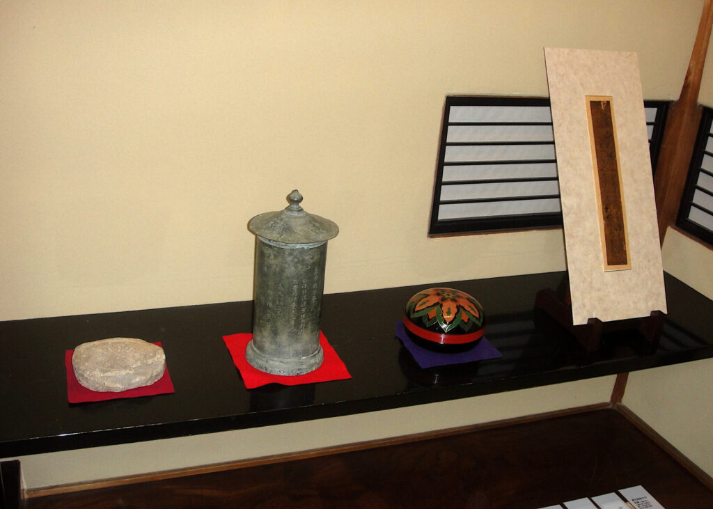 奈良　なら　nara　三五夜　三五屋　さんごや　sangoya　隠れ家　サロン　茶の湯　茶道　煎茶道　煎茶道体験　煎茶道教室　教室　和の稽古　お稽古　習い事　茶会　月釜　濃茶　各服点て　薄茶　上生菓子　干菓子　和菓子　ほっこり　のんびり　奈良の秘密スポット　JR奈良　奈良駅　旧奈良駅駅舎　駅前　駅近　徒歩2分　徒歩圏内　古民家　古民家リノベーション　改装　和室　大正レトロ　レトロモダン　料亭　茶室　にじり口　小間　広間　座敷　茶事　表千家茶道　表千家茶道教室　古典　奈良市三条町　伝統　茶道具　　アフターコロナ　感染予防対策　ワクチン接種済　ワクチン接種証明　　香会　雅楽　日本舞踊　個別レッスン　初心者歓迎　更紗　　白洲正子　水晶　　古橋尚　長江惣吉　曜変天目　国宝　古筆　古陶磁　陶芸家　加藤春鼎　石　古美術収集家　古美術愛好家　名古屋　手紙　白洲正子によせて　鶴屋八幡　曙会　特別茶会 　古瓦　寺院　仏教美術　　掛軸　古筆　古書　茶花　花器　百万塔　香合　大講堂釜　台目棚　即中斎　水指　　丸久小山園　又玄　濃茶　薄茶　　和菓子　　仏像　瀬戸焼　三州瓦　展覧会　消息　なんでも鑑定団　増田孝　定家様　書体　後水尾天皇　茶道具　直筆原稿　円地文子　源氏物語　修二会　炉縁　　　紅葉　いけばな　迎え花　 古田織部　織部　桃山陶　志野焼　美濃焼　茶陶　古陶　根来塗　紫式部　光る君へ　藤原道長　八条宮智仁親王　智仁親王　明石　明石の君　須磨　桂離宮　短冊　和歌　平安京　大極殿　曜曜盞　10月　長谷寺　観音信仰　藤堂高虎　伊賀上野城　関ヶ原の戦い　豊臣秀長　豊臣秀吉　徳川家康　戦国時代　戦国武将　戦国大名　小堀遠州　佐伯肩衝　大名物　茶入　漢作茶入　消息　手紙　寧楽美術館　柳営御物　名物　